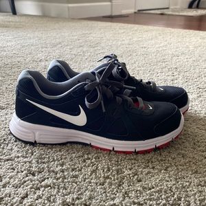 Mens Nike shoes size 9.5